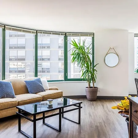 Envitae Luxury Sky Loft Indoor Pool & Gym Apartment